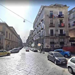 Emyesabi , Nápoles Italia